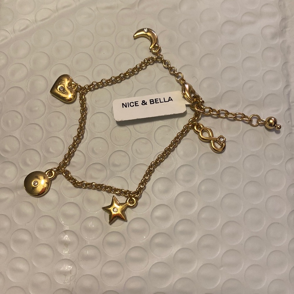 Nice & Bella 18k gold plated charm bracelet